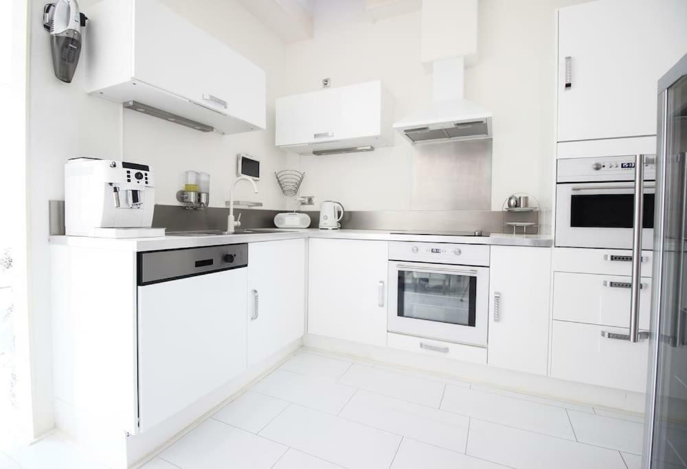 White Luxury Penthouse In Centre Ámsterdam