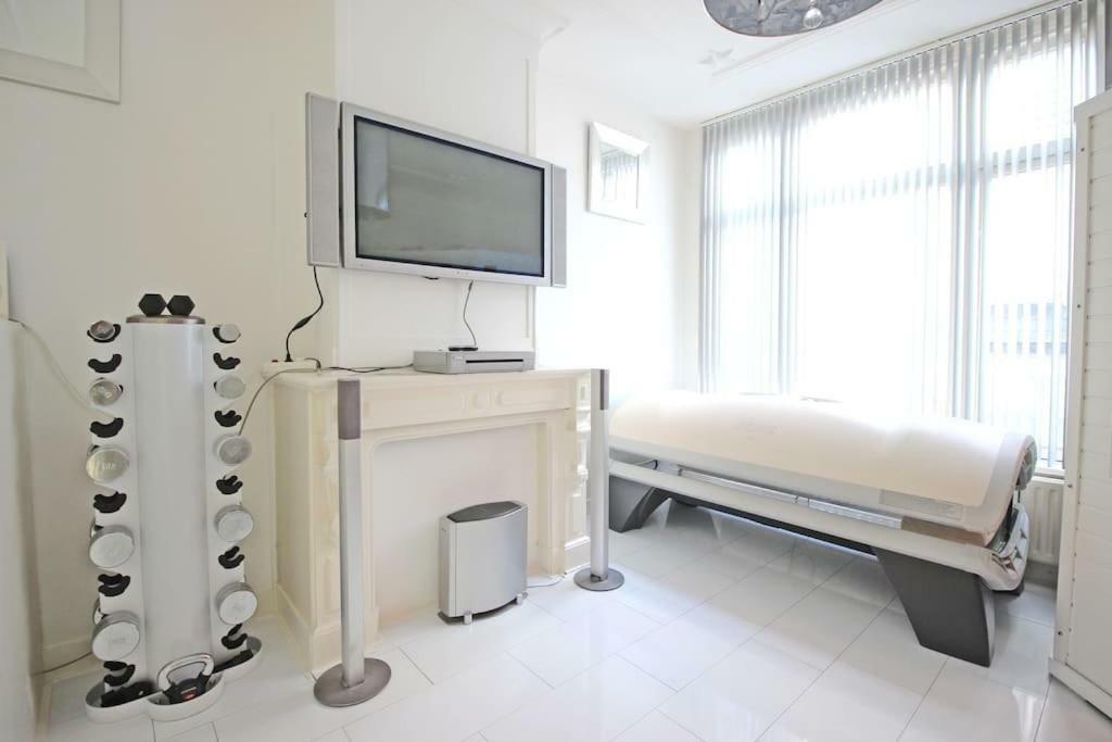 White Luxury Penthouse In Centre Ámsterdam