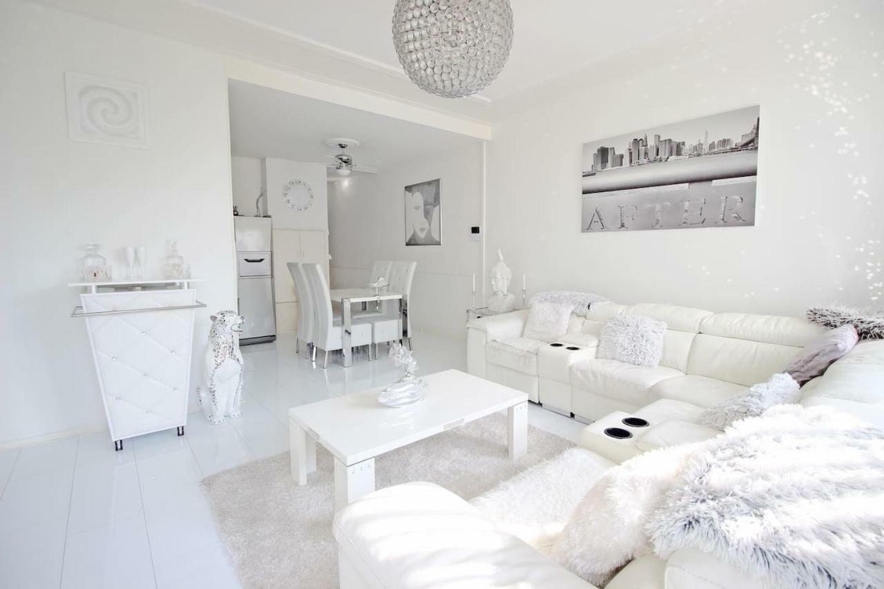 White Luxury Penthouse In Centre Apartamento *